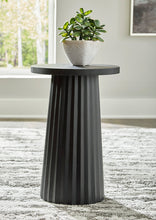 Load image into Gallery viewer, A4000603 Accent Table